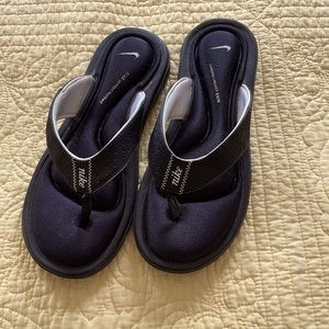 Women's Nike flip flops
